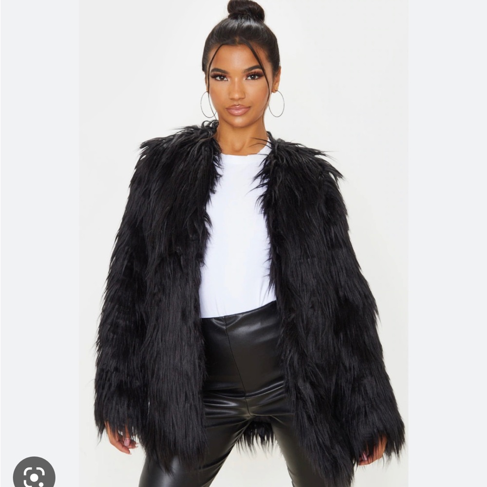 🖤 Pretty Little Thing Black faux fur jacket 🖤